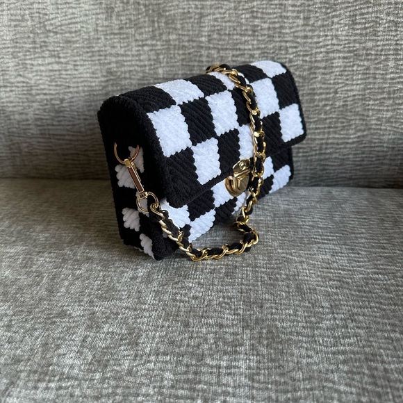 Handmade Plush Yarn Bag – Black & White Checkerboard - Picture 4 of 10